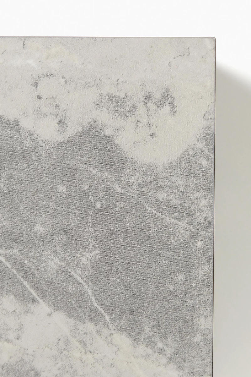 اتش اند ام قاعدة مربعّة