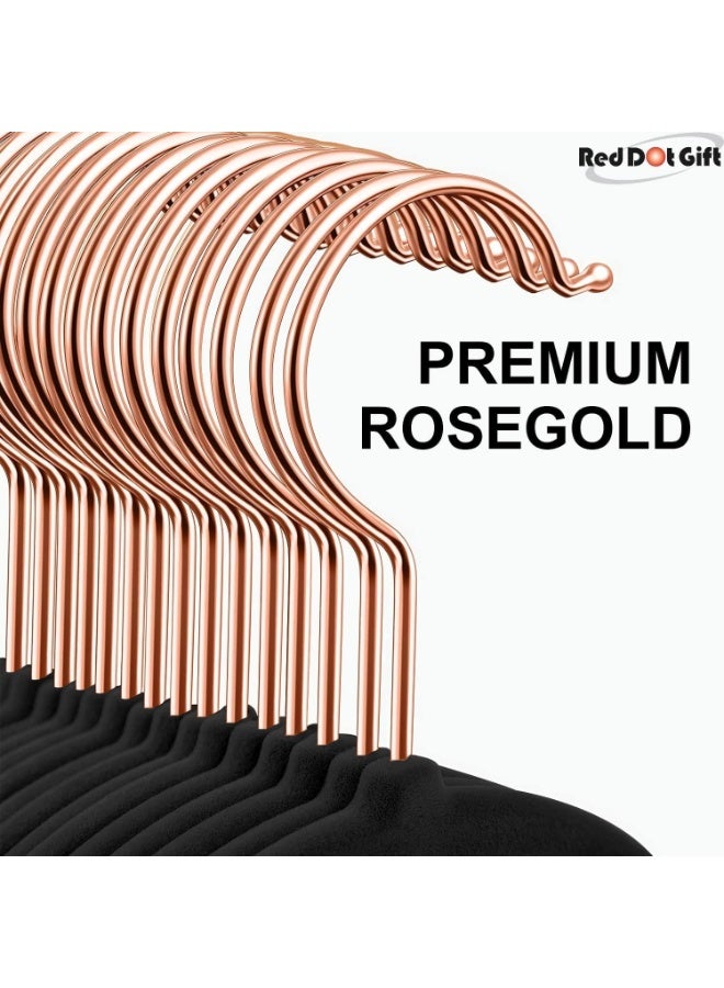 Red Dot Gift مجموعة هدايا Red Dot® 10 قطع شماعات مخملية سوداء 45 سم غير قابلة للانزلاق، شماعات موفرة للمساحة مع خطاف وردي ذهبي دوار 360°، شماعات متينة ونحيفة للمعاطف والسراويل والقمصان. - Image 3