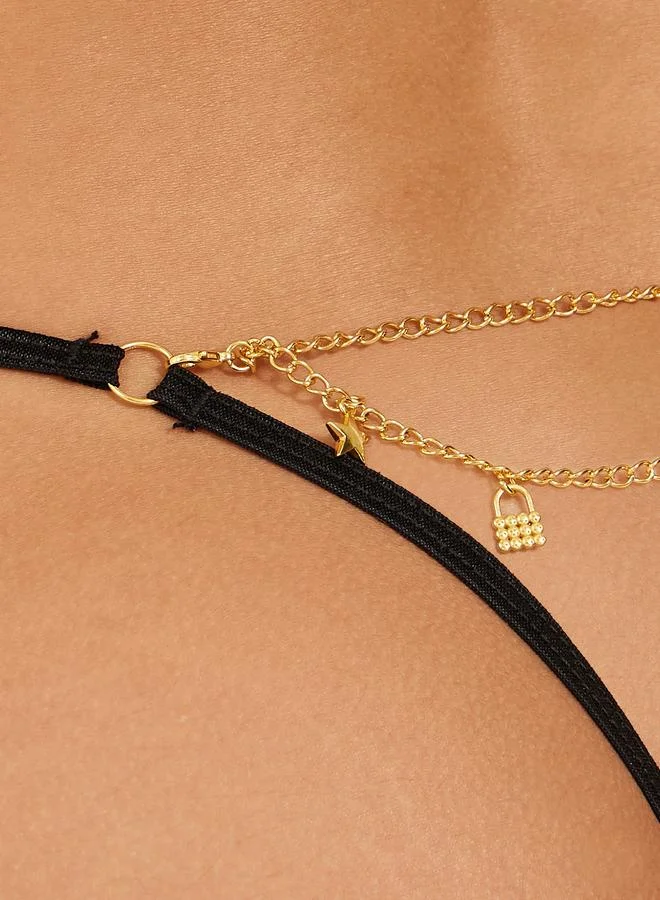 Styli Styli Solid Thong with Metal Chain Accent