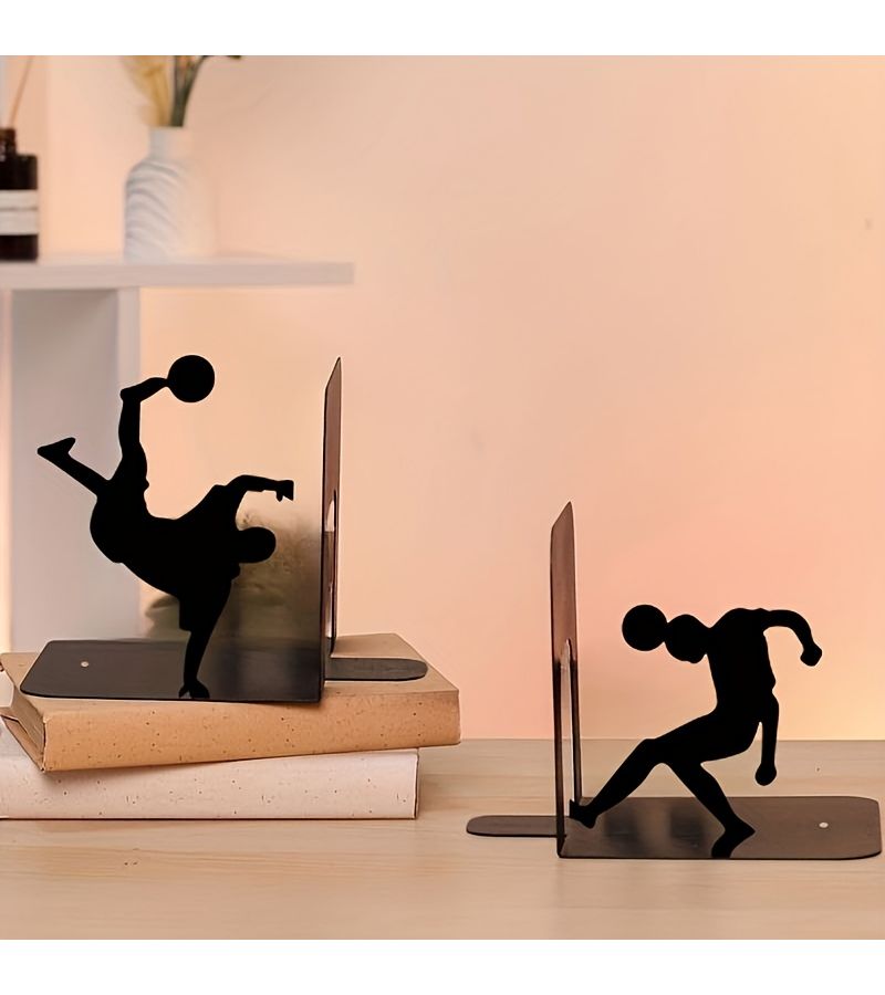 ثنائي من حاملات الكتب المعدنية للاعبي كرة القدم، حاملات كتب متينة من الحديد المطاوع مع صورة ظلية ديناميكية للاعب، ديكور رياضي أنيق لأرفف الكتب في المنزل والمكتب، هدية فريدة لعشاق القراءة، ديكور غرفة كرة القدم، حاملات كتب فنية لتزيين أرفف الكتب. - Image 1