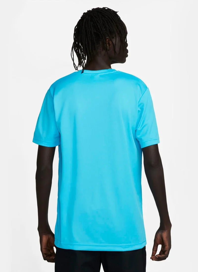 Nike Men's Sportswear Repeat T-Shirt