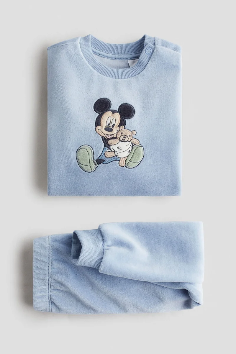 اتش اند ام بيجاما من الفيلور المزين بنقوش