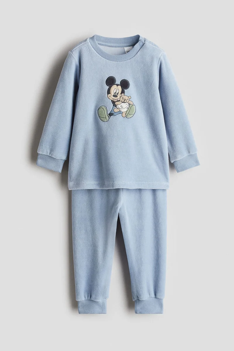 اتش اند ام بيجاما من الفيلور المزين بنقوش