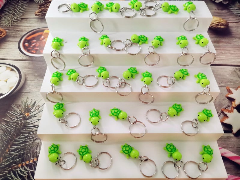 Roaqua 30 Pcs Bulk Mini Green Turtle keychain Party Favors for Classroom Birthday,fish tank decorations - Image 1