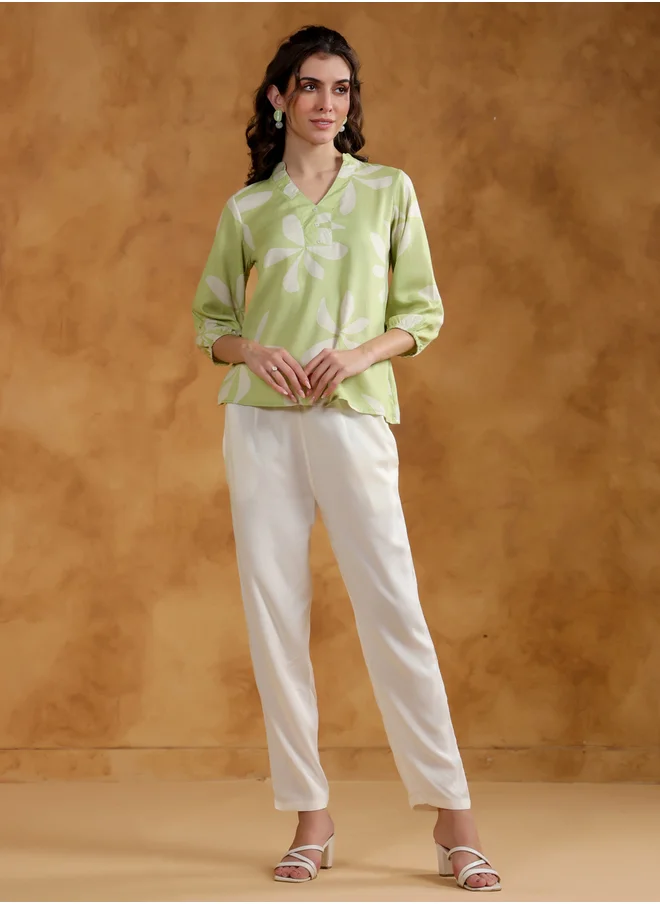 sanskrutihomes Sanskrutihomes Floral Print V-Neck Top and Pants Co-Ords