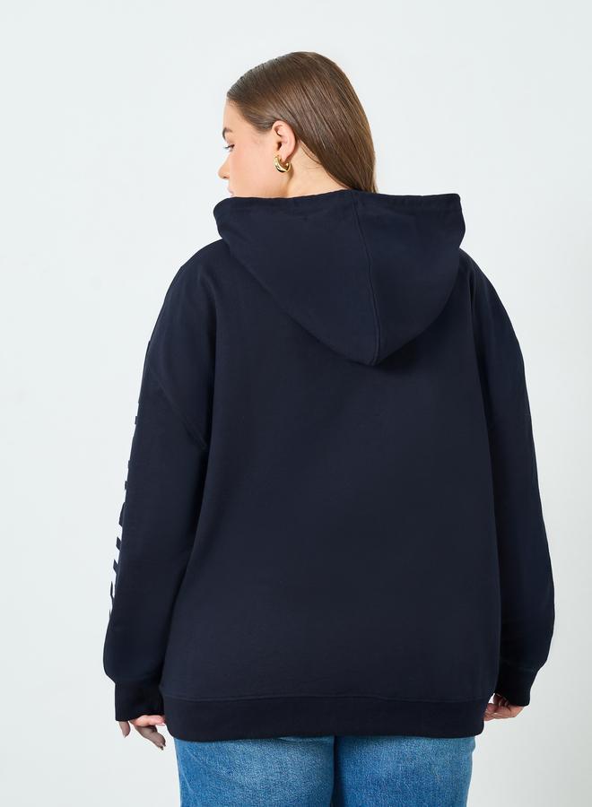 Styli Plus Size Navy Blue Slogan Print Longline Hoodie - Image 5