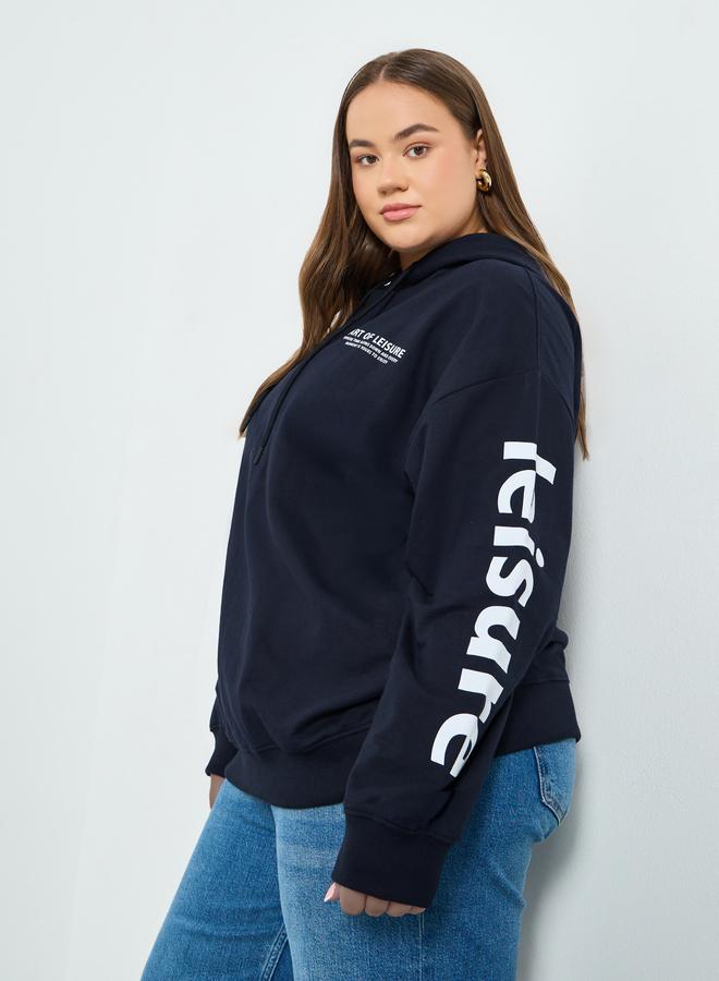 Styli Plus Size Navy Blue Slogan Print Longline Hoodie - Image 3