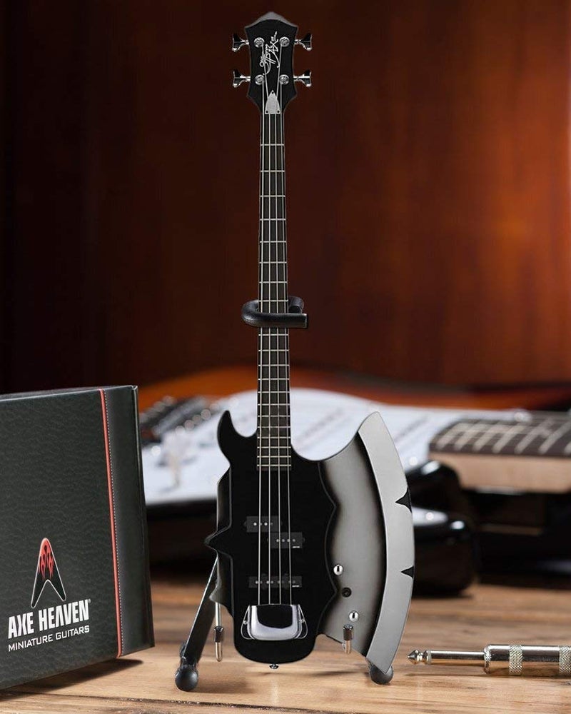 Axe Heaven 1 KISS Axe Guitar 2M K01 5006 - Image 1