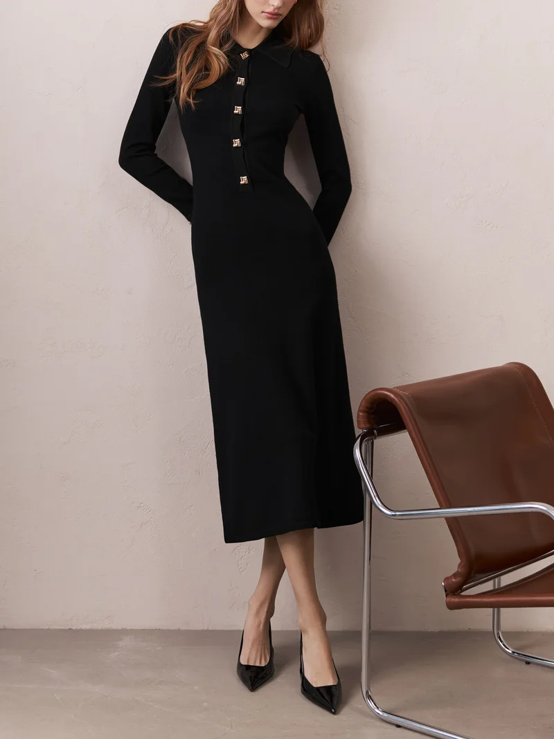 Jersey midi dress with triangular collar and large buttons