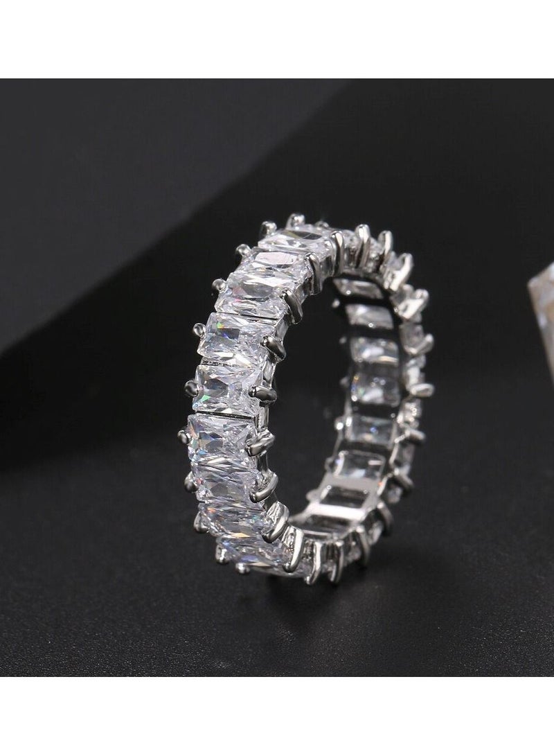 استراتيجية خاتم من الفولاذ الإسترليني مع أحجار الزركون باللون الفضي - Image 1