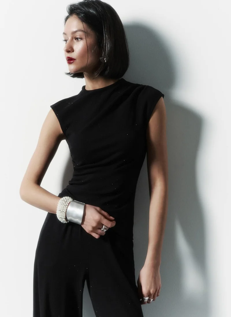 ليتشي بلوزة جيرسي مع تجمعات صغيرة وأحجار الراين