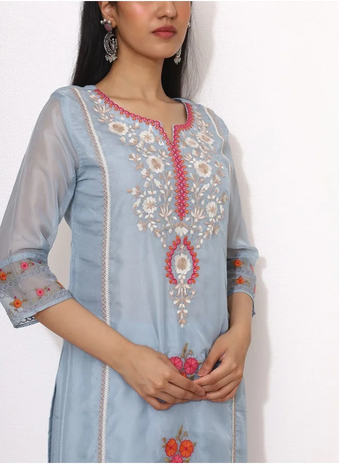 آي شين Floral Embroidered Round Neck Three-Quarter Sleeves Thread Work Kurta Set