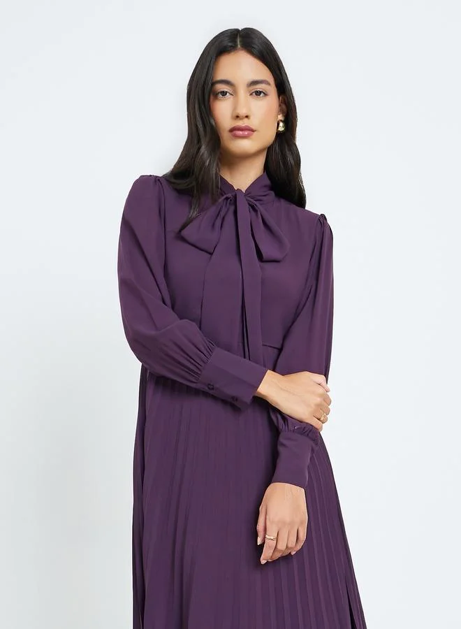 ستايلي فستان ماكسي بكسرات وربطة أنشوطة