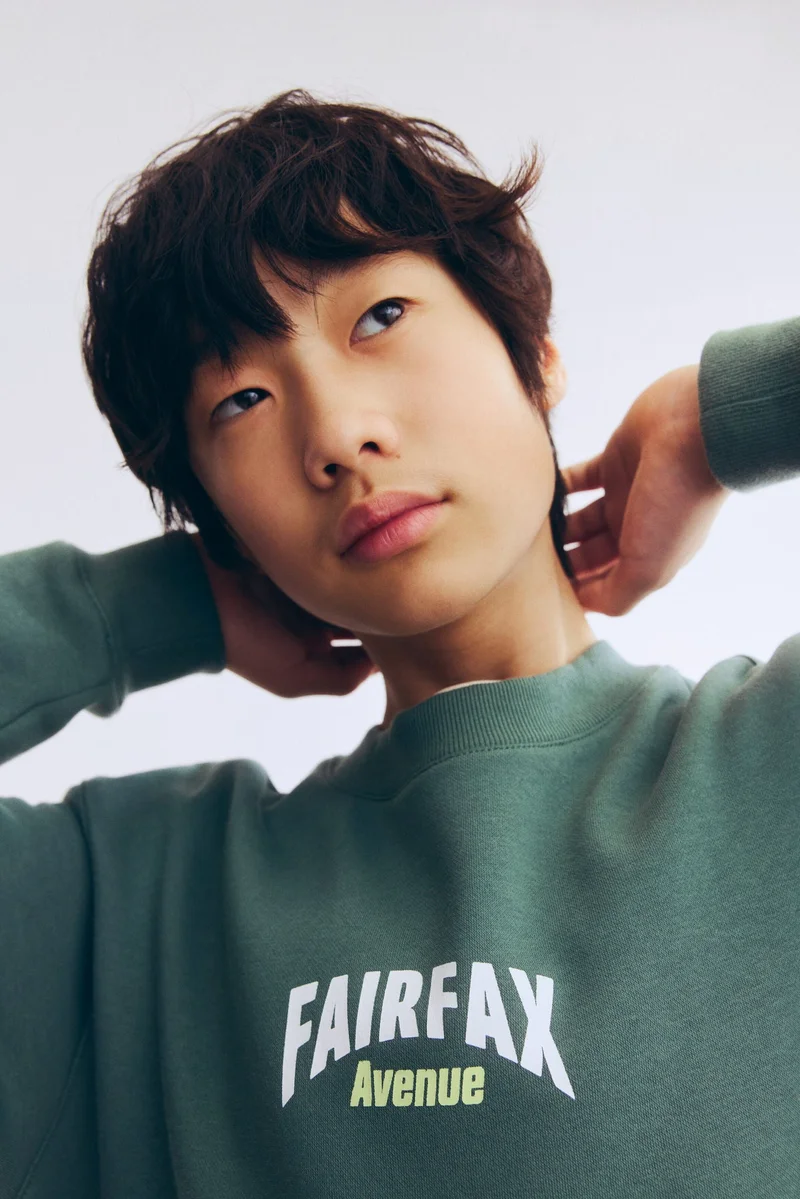 اتش اند ام سويت شيرت بطبعة