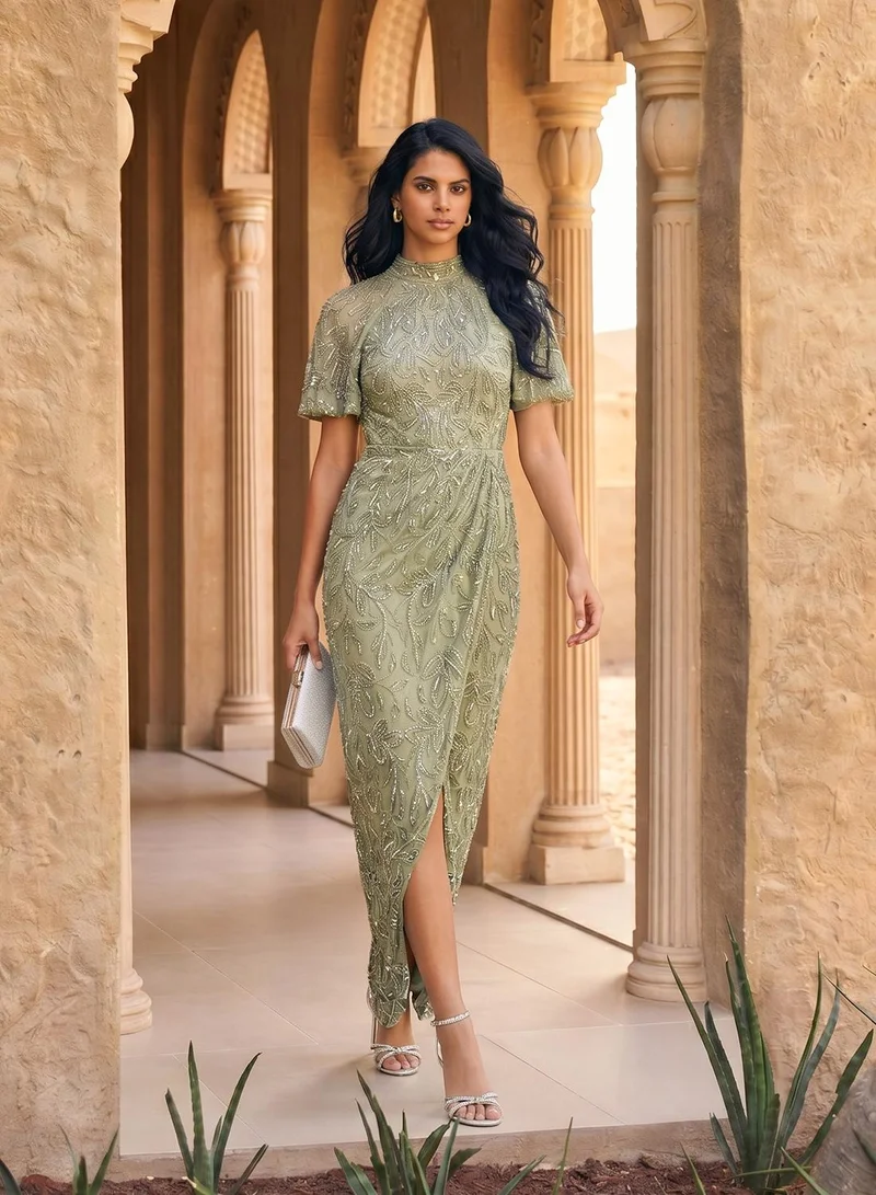 بيوت فستان ماكسي بأكمام واسعة مزينة