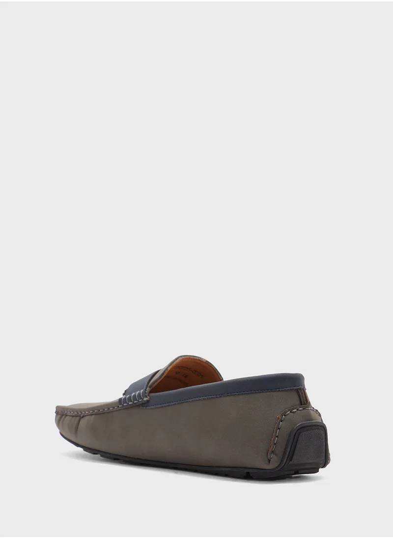 روبرت وود Tassel Detail Nubuck Loafers