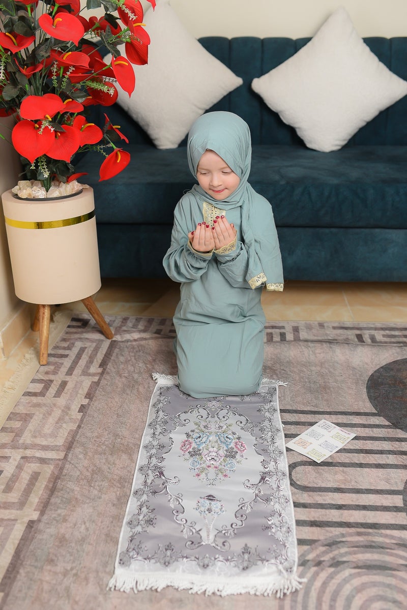 Three-piece prayer set for girls: a children's prayer sheet, a children's prayer rug, and a card of supplications after prayer, a gift for the girl