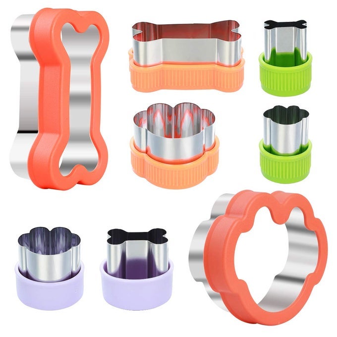 DOG COOKIE CUTTER SET DOG BONE AND DOG PAW PRINT COOKIE MOLD FOR HOMEMADE TREATS STAINLESS STEEL COOKIE CUTTER MOLDS FOR KIDS SUITABLE FOR CAKES AND COOKIES ASSORTED SIZES
