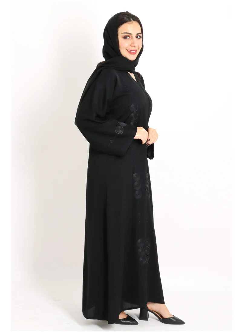 اكسا عباية مطرزة عصرية AIK5039