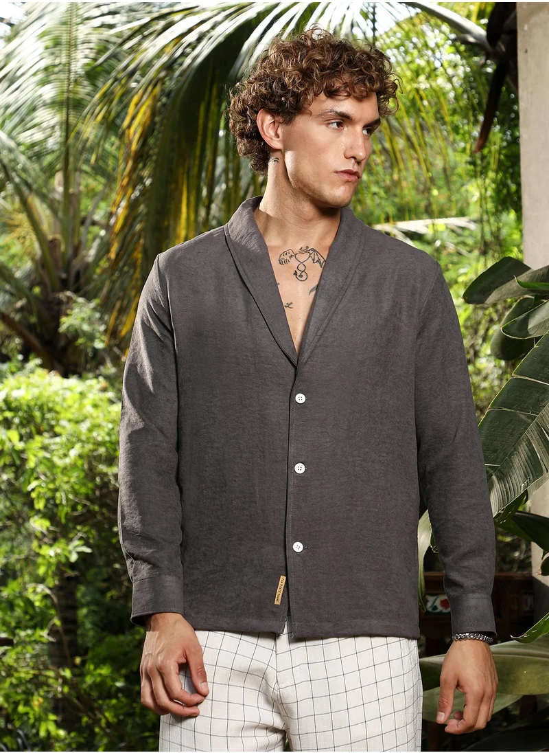 كامبوس سوترا Campus Sutra Men's Charcoal Grey Solid Shawl Collar Oversized Shirt For Casual Wear | Shawl Collar | Long Cuffed Sleeves | Button Closure | Oversized Shirt Crafted With Comfort Fit For Everyday Wear