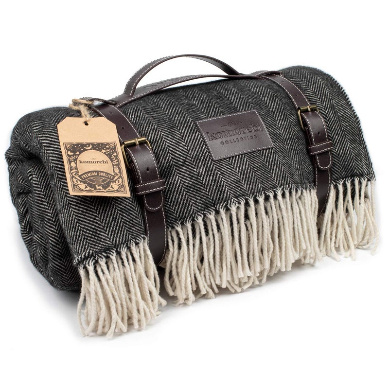 Komorebi بطانية نزهة كبيرة جداً كوموربي 78 × 59 مقاومة للماء بطانية خارجية قابلة للطي محمولة مقاومة للرمال بطانية شاطئية رمادية مع مقبض من الفرو الصناعي