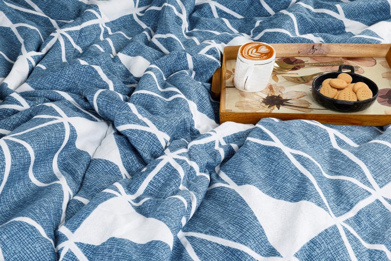 CHANDRAVATI 240 GSM Microfiber Reversible AC Comforter/Quilt/Duvets/Summer Blanket, Cozy & Lightweight All-Season Bedding King Size (Blue-White Triangle, Single) - Image 5