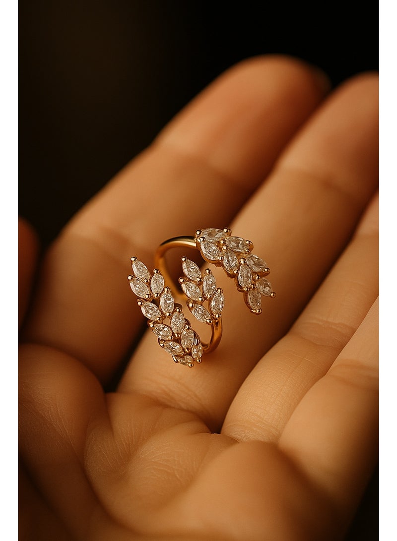 ثري دايموندز خاتم مفتوح مطلي دهب مستوحى من الطبيعة بفصوص ورقية زيركون – فري سايز ولمسة أنثوية ناعمة - Image 3