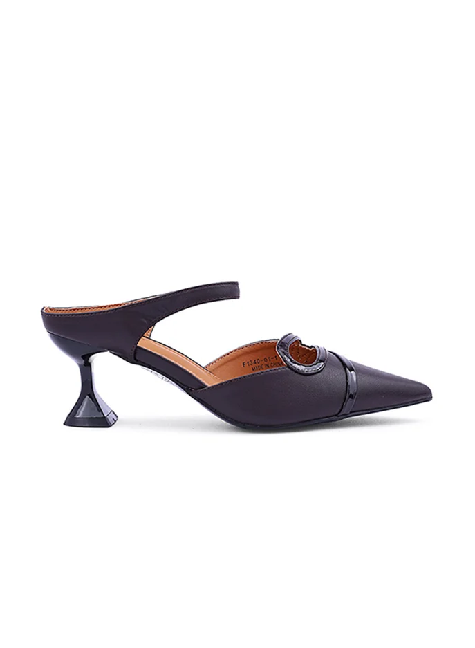 Stylish heel shoes that elevate any outfit.