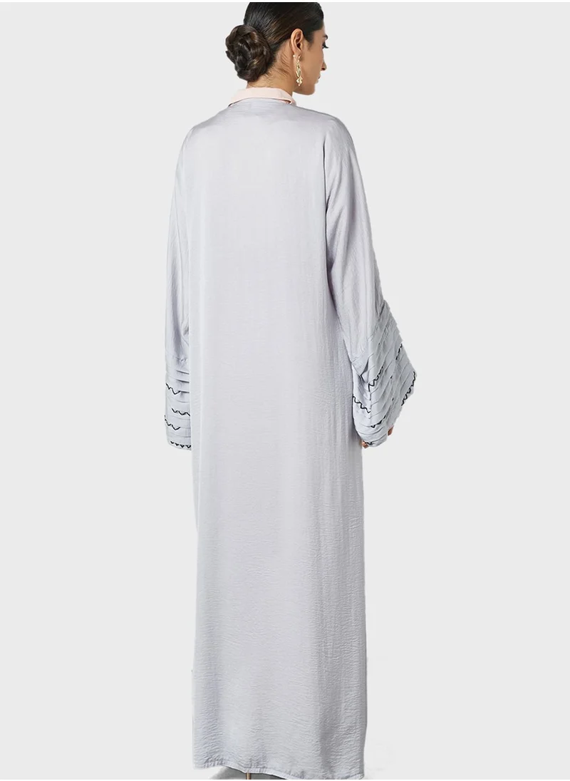 Threadz by Ajooni Pleat Detailed Abaya