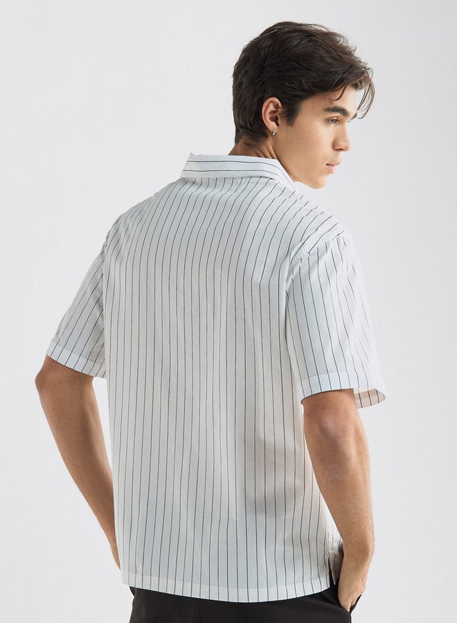 سبلاش فيڤ قميص مخطط بقصة عادية وبأكمام قصيرة وياقة كامب - Image 3