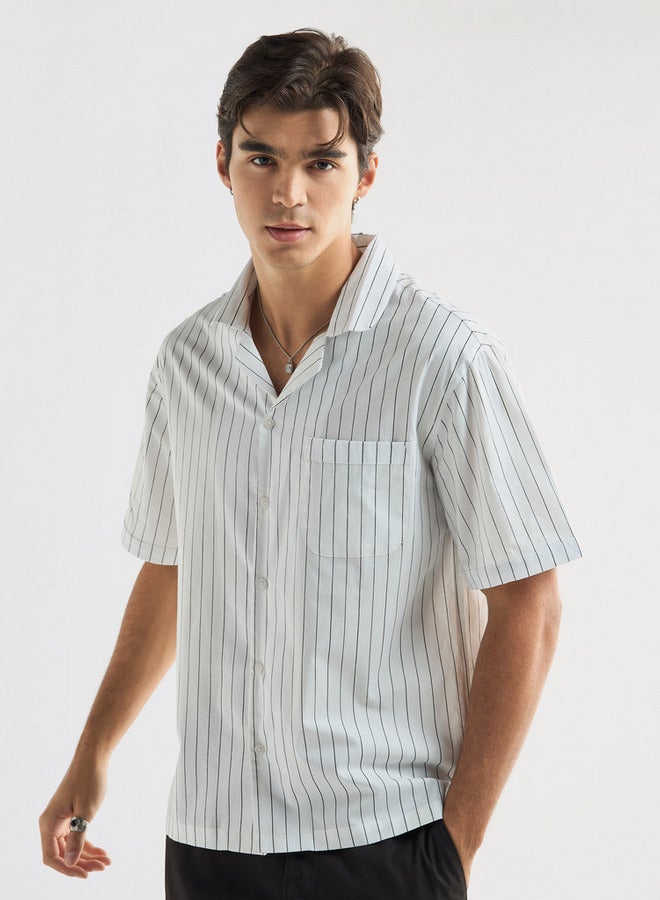 سبلاش فيڤ قميص مخطط بقصة عادية وبأكمام قصيرة وياقة كامب - Image 1