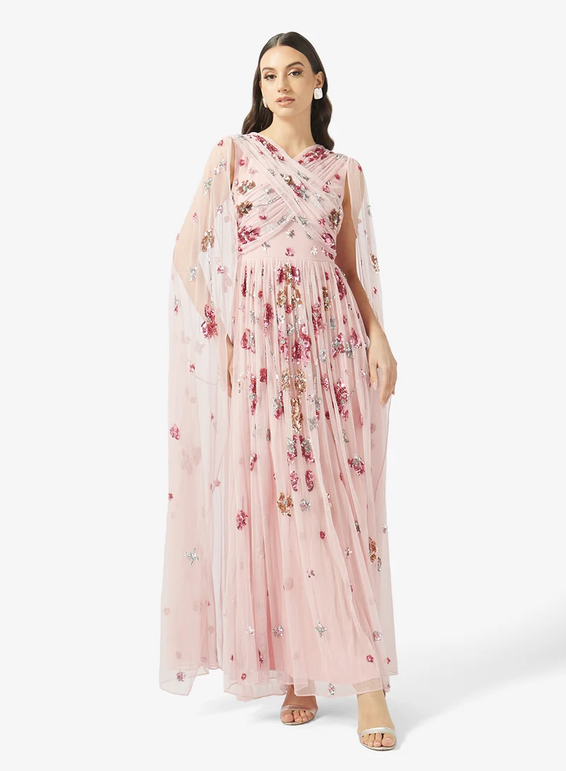 فروك اند فرل فستان ماكسي بأكمام كاب مزينة