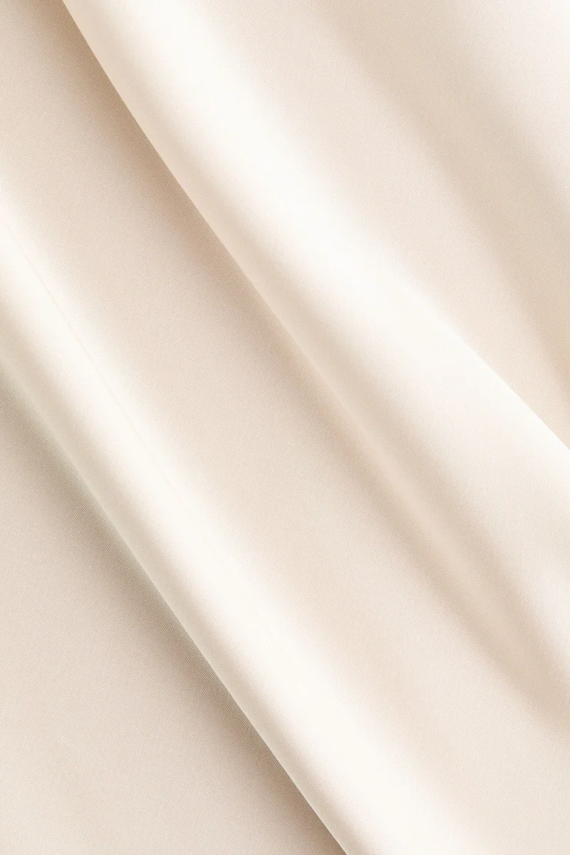 اتش اند ام تنورة ميدي