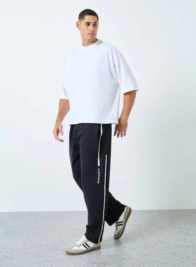 Styli Styli Men Black Slogan Print Oversized Joggers