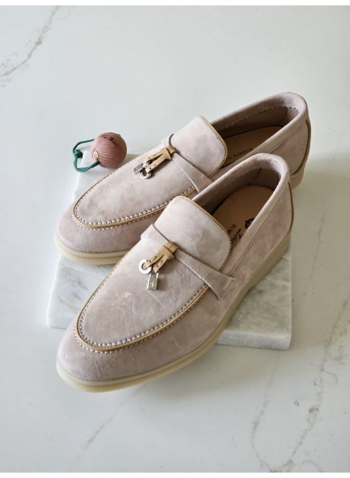 حذاء لوفر نسائي من الشمواه LP Loro Piana بتصميم Summer Charms