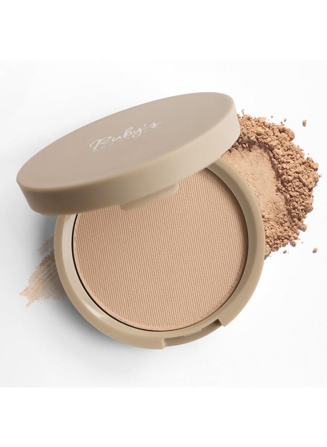 روبيز أورجانيك بودرة تثبيت مضغوطة من Ruby's Organics - لمسة نهائية مطفية (مات) تخفي المسام وتحتوي على عامل حماية من الشمس (SPF)؛ مناسبة لجميع أنواع البشرة، وتعمل على التحكم في الزيوت وإخفاء العيوب ومنح البشرة إشراقة طبيعية. منتج طبيعي، نباتي، خالٍ من البارابين، ولم يتم اختباره على الحيوانات - الدرجة SP3، وزن 9 جم. - Image 1