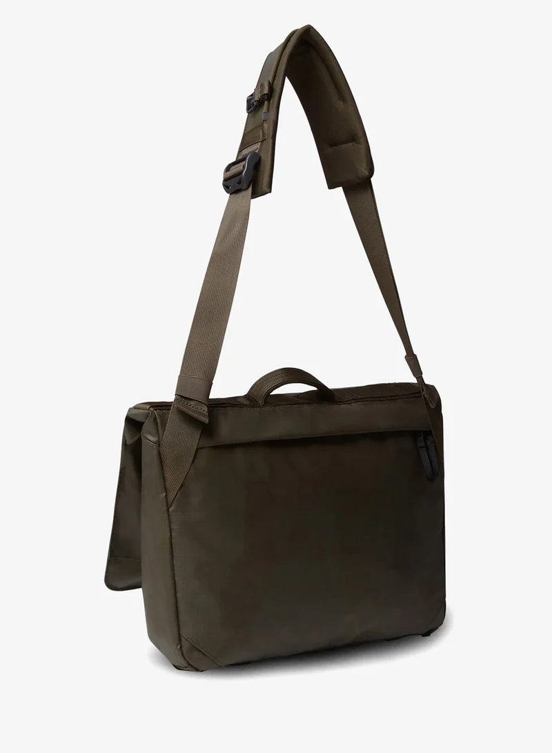 THE NORTH FACE Base Camp Voyager Messenger Bag
