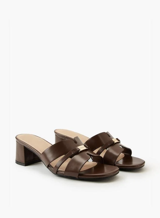 فلورا بيلا من شو إكسبرس صنادل نسائية بكعب عريض سهلة الارتداء