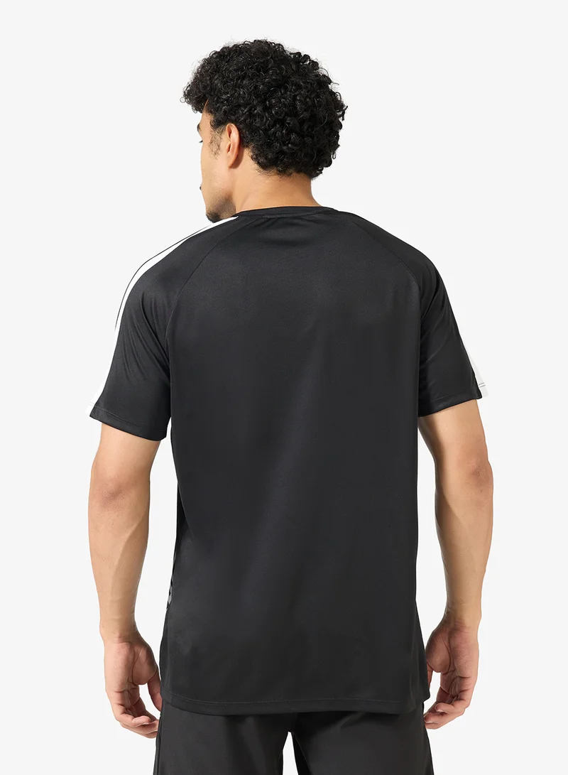 فورورد ملابس رياضية