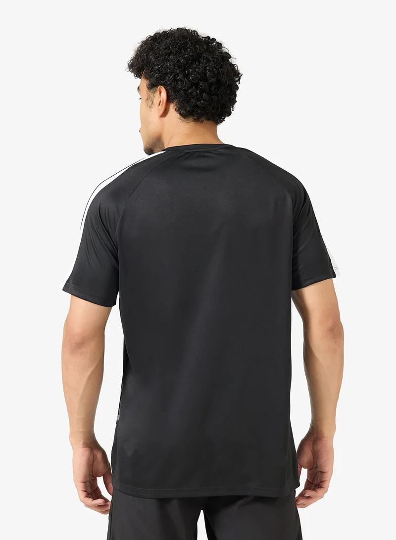 فورورد ملابس رياضية