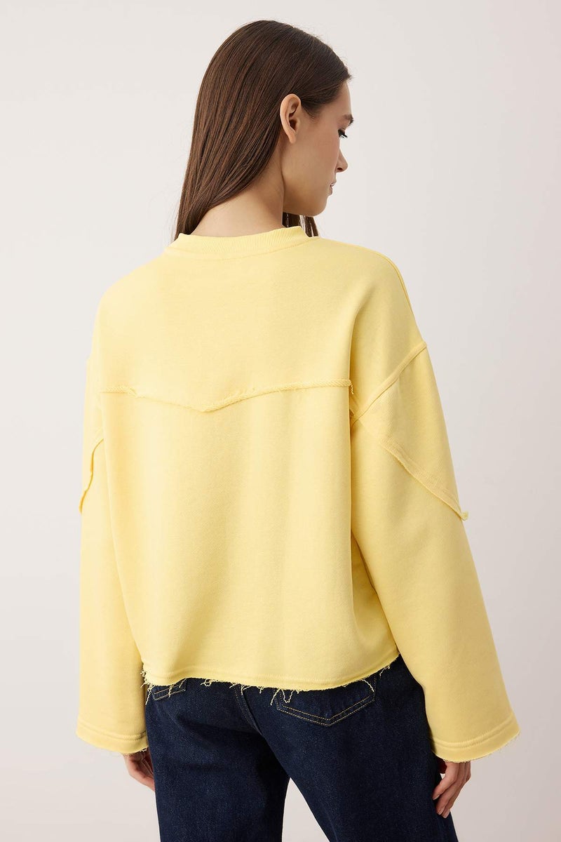 trendyol Light Yellow Thick Without Embroidery Spanish Sleeve Stitch Detail Relaxed Knitted Sweatshirt - Image 4