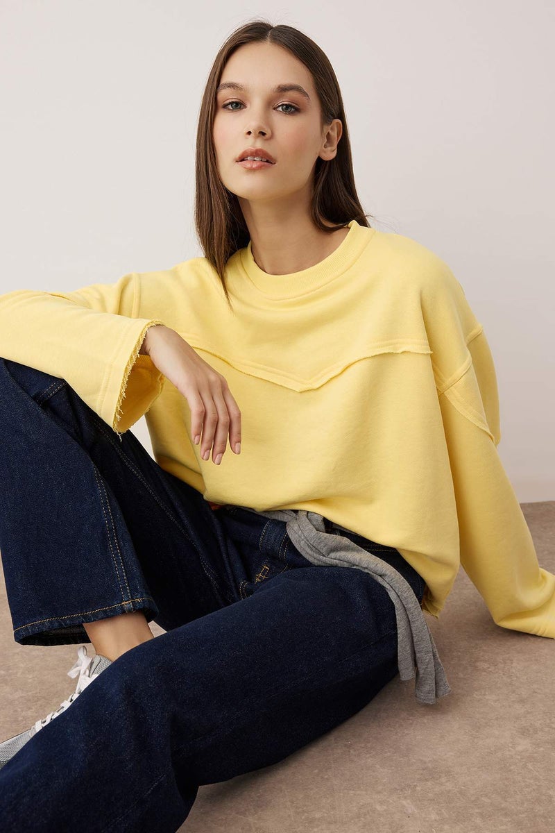trendyol Light Yellow Thick Without Embroidery Spanish Sleeve Stitch Detail Relaxed Knitted Sweatshirt - Image 1