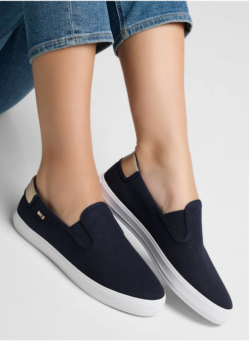 تومي هيلفيغر VULCANISED CANVAS SLIP ON TRAINERS