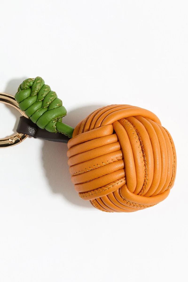 اتش اند ام زينة حقيبة بشكل كليمنتين