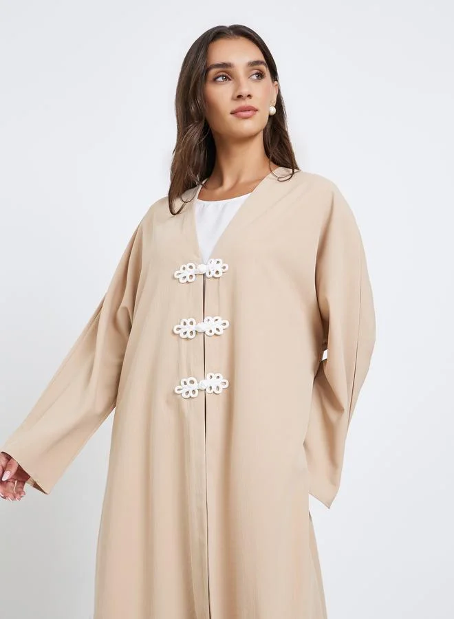 ستايلي عباية سادة مزينة بعقدة