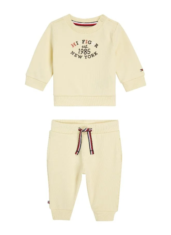 تومي هيلفيغر Kids Graphic Sweatshirt & Sweatpants Set