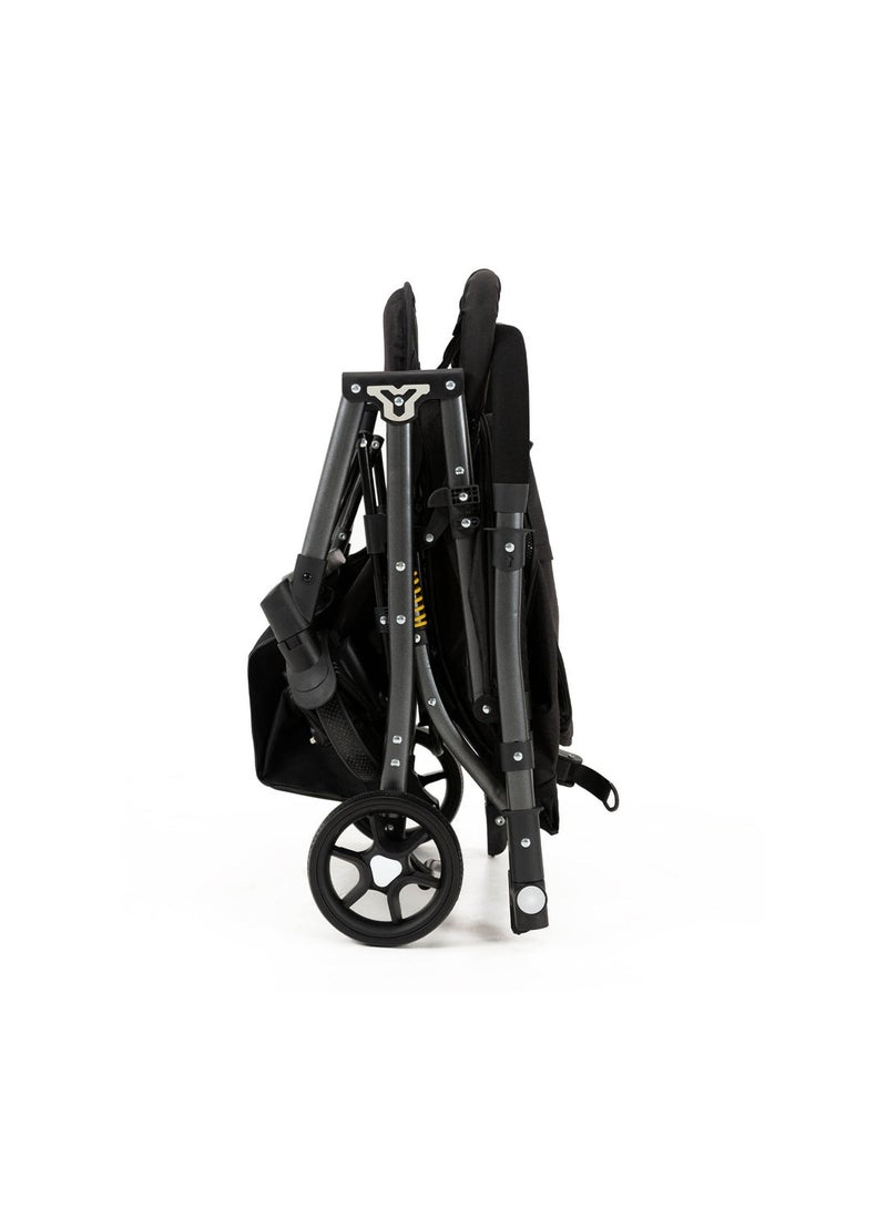 Chicco baby stroller with flip arm and anti-puncture wheels, it has a storage basket for the baby's essentials and an adjustable canopy, black color - Image 5
