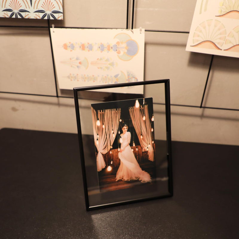 AhaGo Black Floating Frame (6""x8""  Vertical  2 Set) with Heart  Stand  For Picture 5x7  4x6  3.5x5  Metal Glass  Classy For Festival  Home or Wedding - Image 5