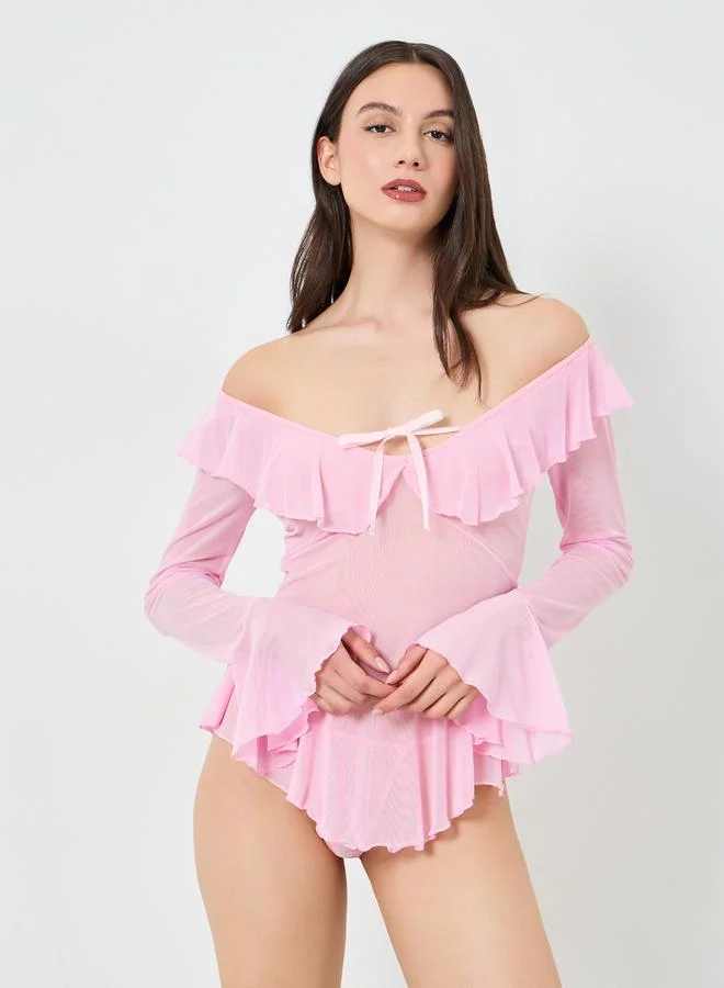 تايك تو طقم فستان شبكي مكشوف الأكتاف بحافة مكشكشة مع سروال داخلي