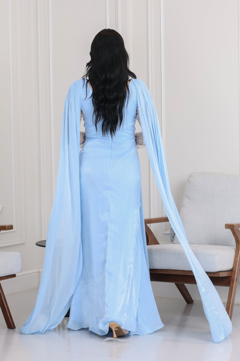 المصمم الحديث فستان سهرة أنيق بأكمام يجمع بين النعومة والأنوثة بشكل يخطف الأنظار! تصميمه الفاخر يبرز جمال القوام - Image 3